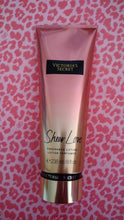 Carregar imagem no visualizador da galeria, Victoria&#39;s Secret Loção Hidratante Sheer Love 236 ml