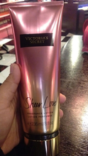 Carregar imagem no visualizador da galeria, Victoria&#39;s Secret Loção Hidratante Sheer Love 236 ml