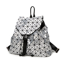 Carregar imagem no visualizador da galeria, Mochila Saco Origami Geometry com efeito Laser - Prata