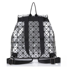 Carregar imagem no visualizador da galeria, Mochila Saco Origami Geometry com efeito Laser - Prata