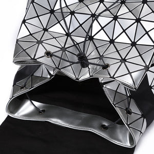 Mochila Saco Origami Geometry com efeito Laser - Prata